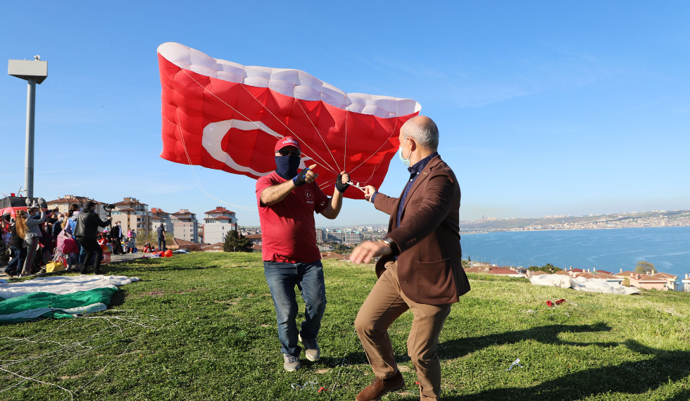 Büyükçekmece kids celebrated April 23 by flying a kite